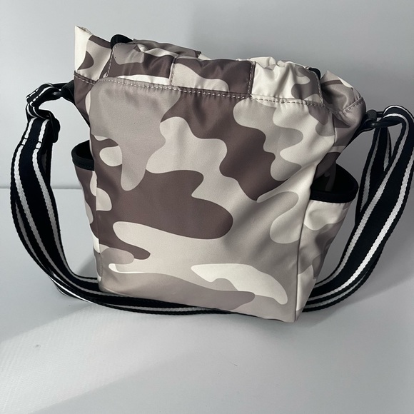 Tommy Hilfiger tote - Picture 5 of 5